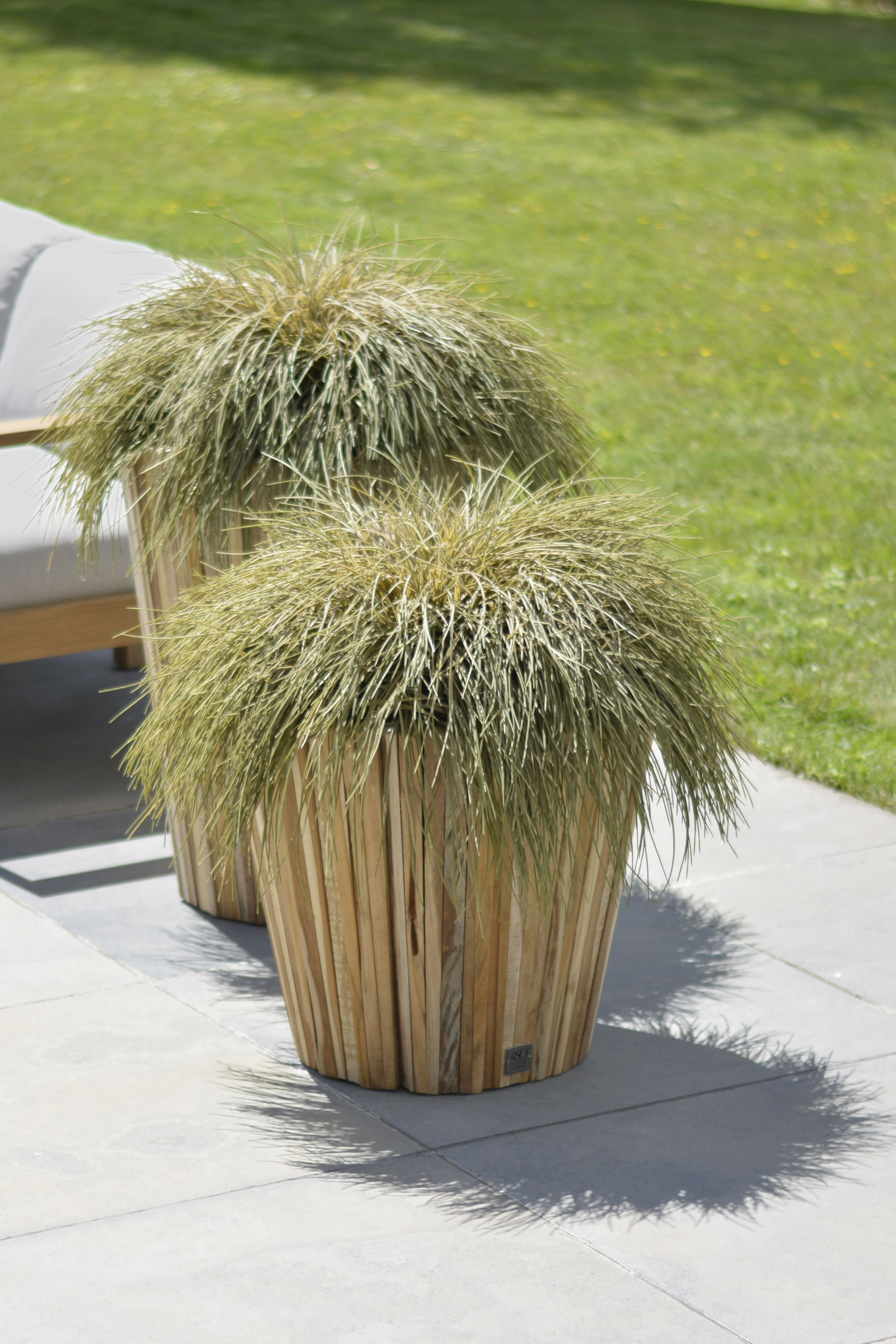 4 Seasons Outdoor Miguel Pflanzgefäß rund Medium Teak 58 cm. (H 71 cm.)