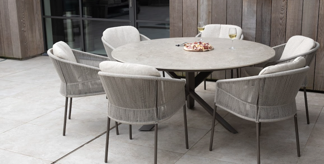 Welke vorm tuintafel past het best bij jouw tuin?